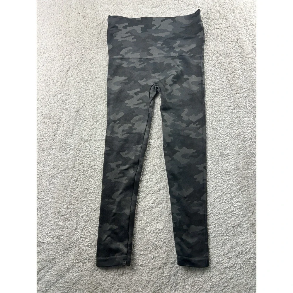 Spanx Leggings Womens Sz SP Capri‎ Gray Camo